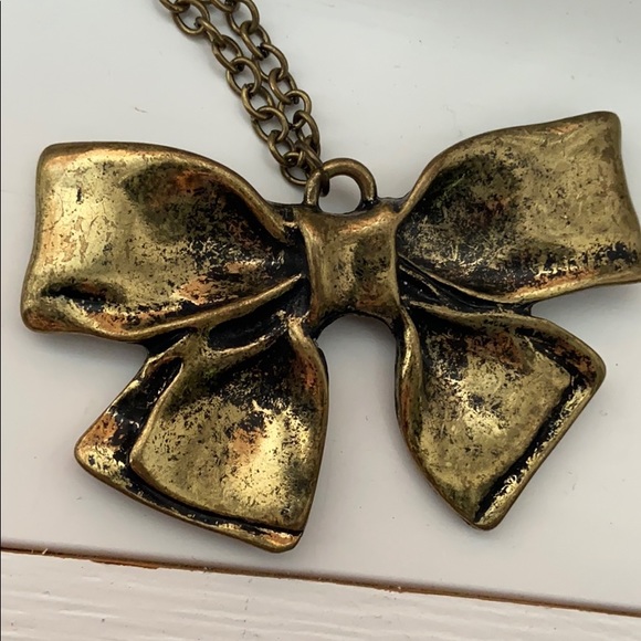 Rustic-looking Bow Necklace - Long Chain - Picture 3 of 4